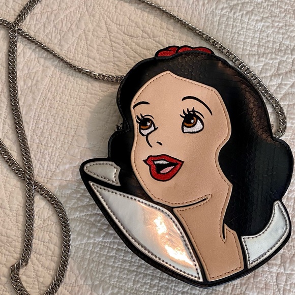Danielle Nicole Handbags - STUNNING!! Danielle Nicole Snow White purse! 🍎
